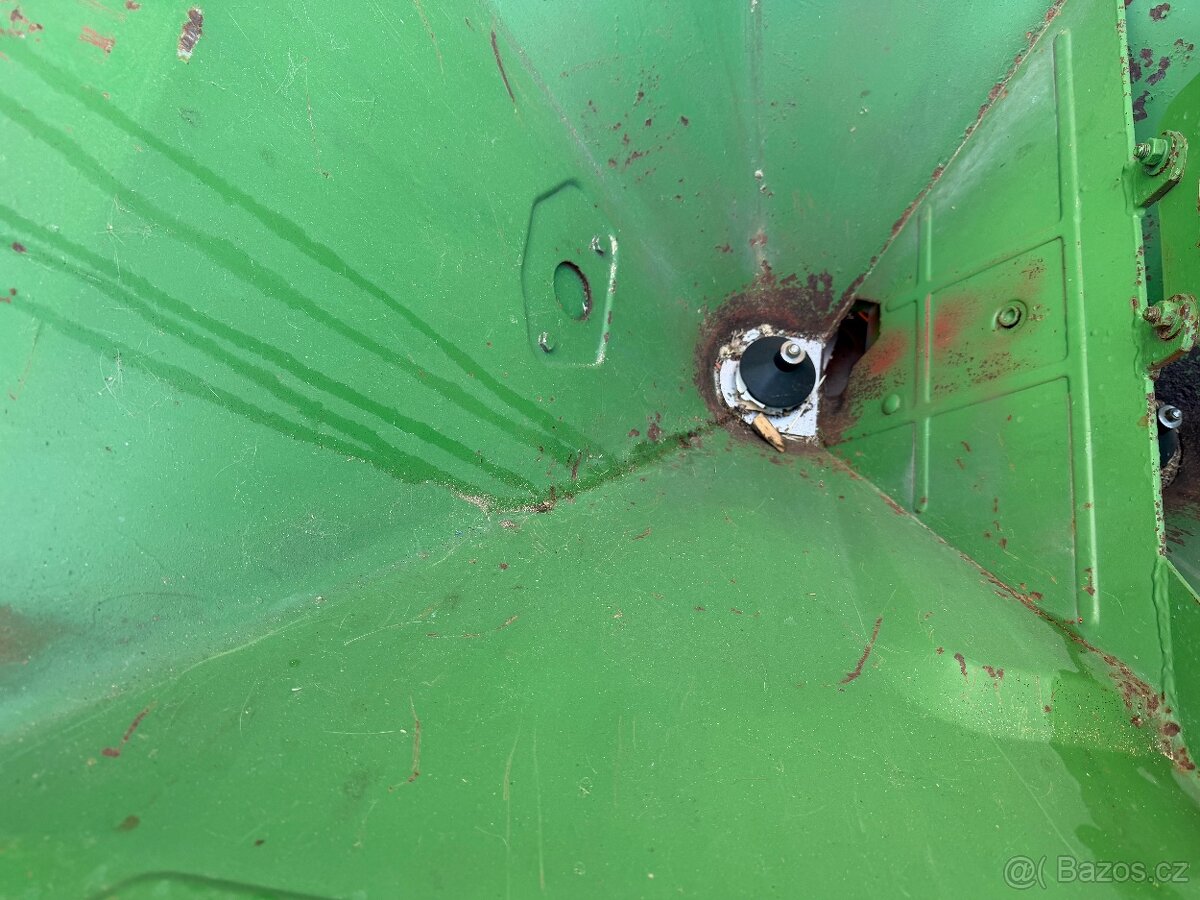 Rozmetadlo Amazone ZA-OC 900 - 3