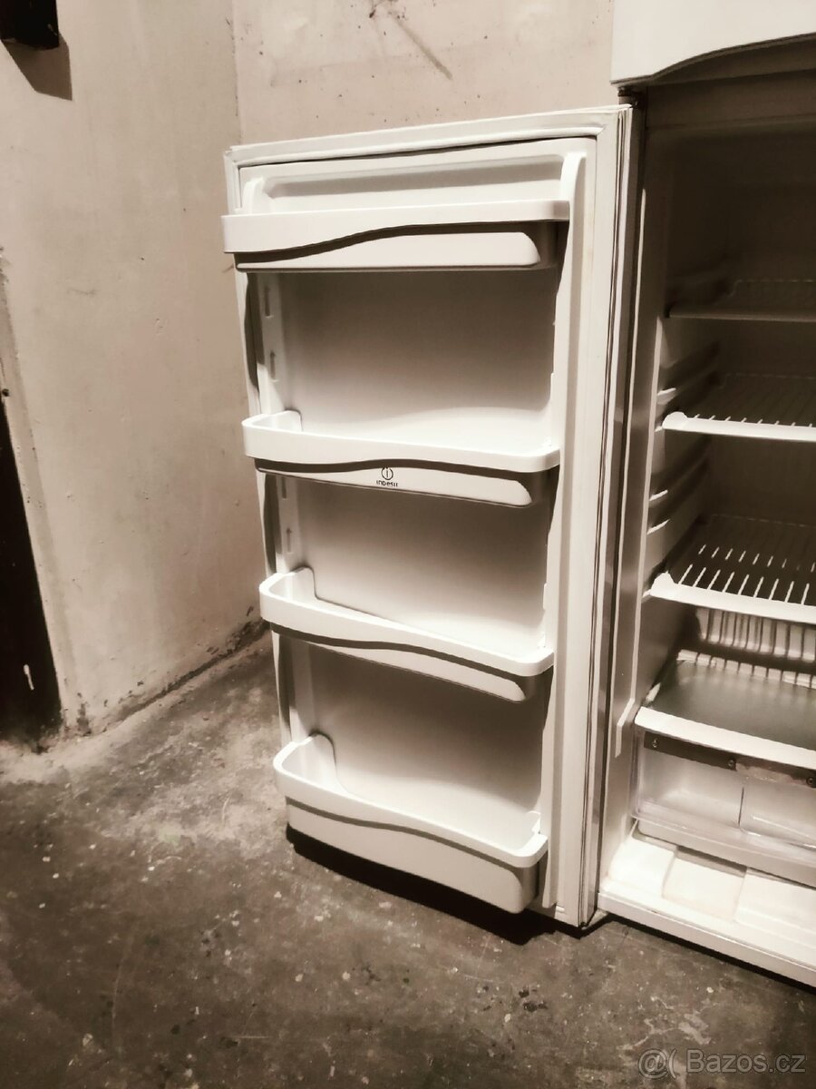 Lednička s mrazničkou Indesit - 3