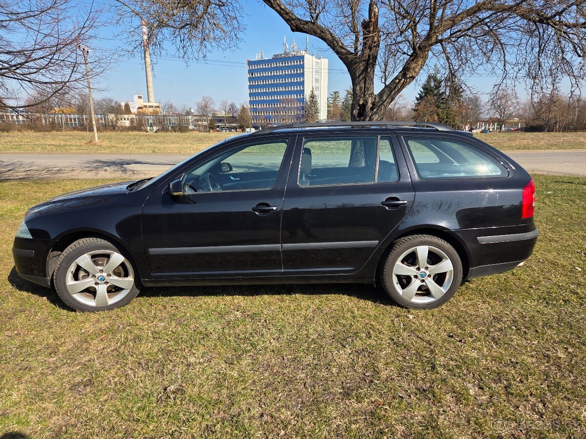 Škoda Octavia 2.0 fsi Elegance kombi TZ - 3
