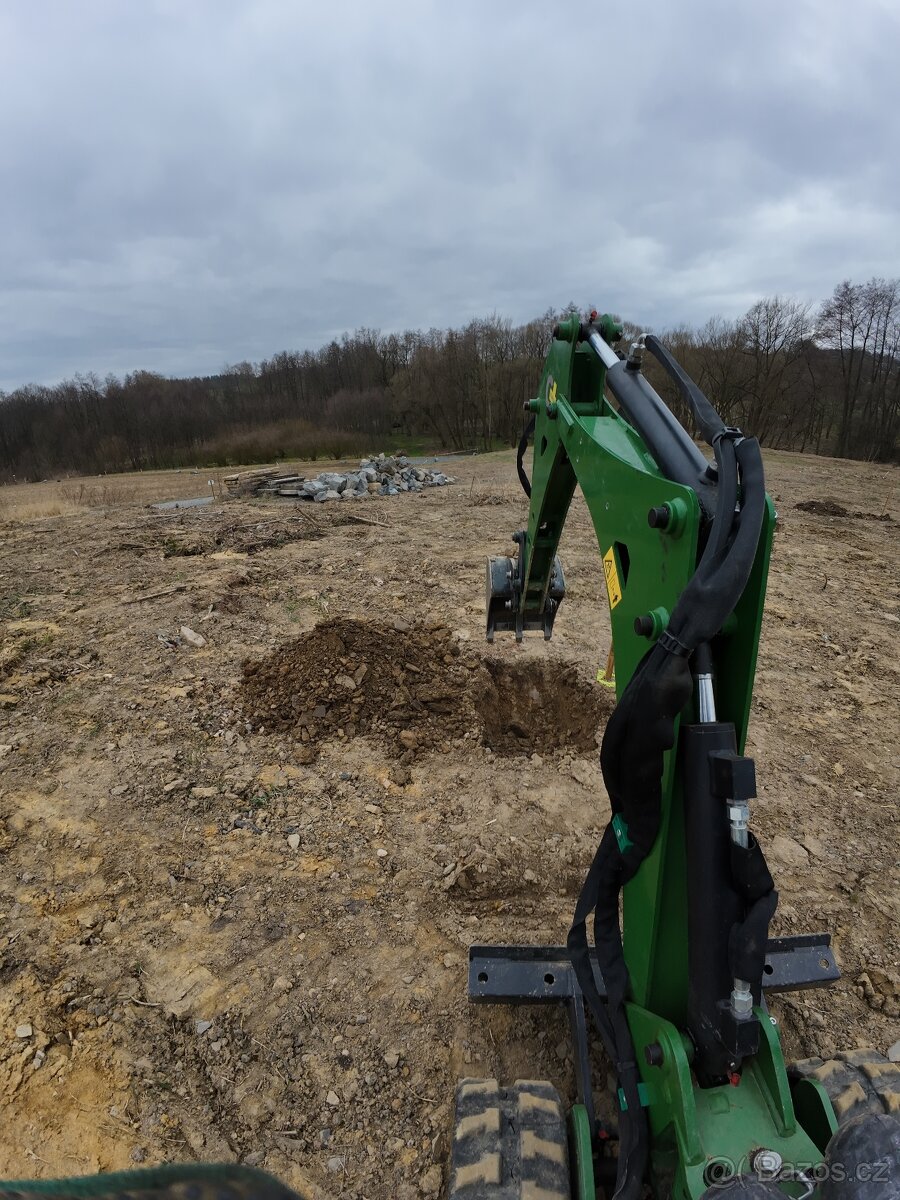 Půjčím minibagr a pásový minidumper – možnost i se strojníke - 3