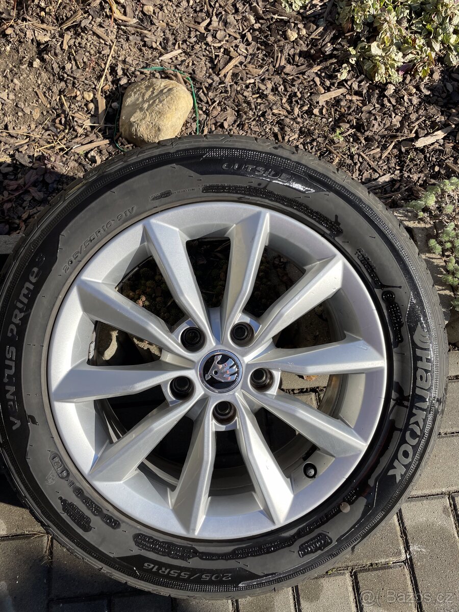 Alu kola Škoda 16" -6.5Jx16H2 ET46 s pneu Hankook - 3