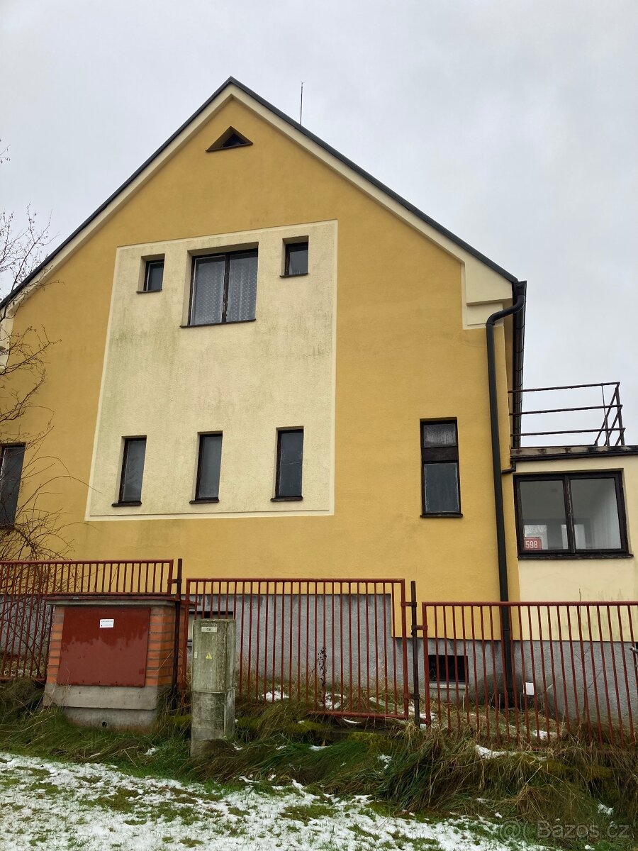 DŮM SE ZAHRADOU A GARÁŽÍ - 3