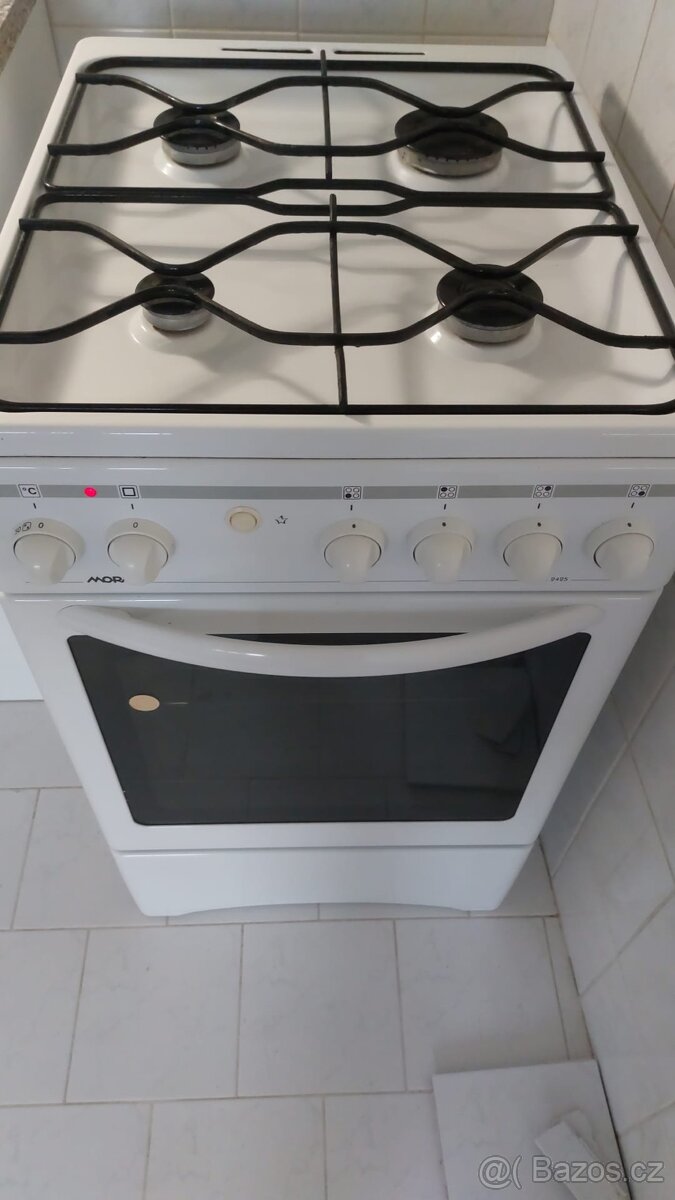 Kuchyňská linka + sporák - 3