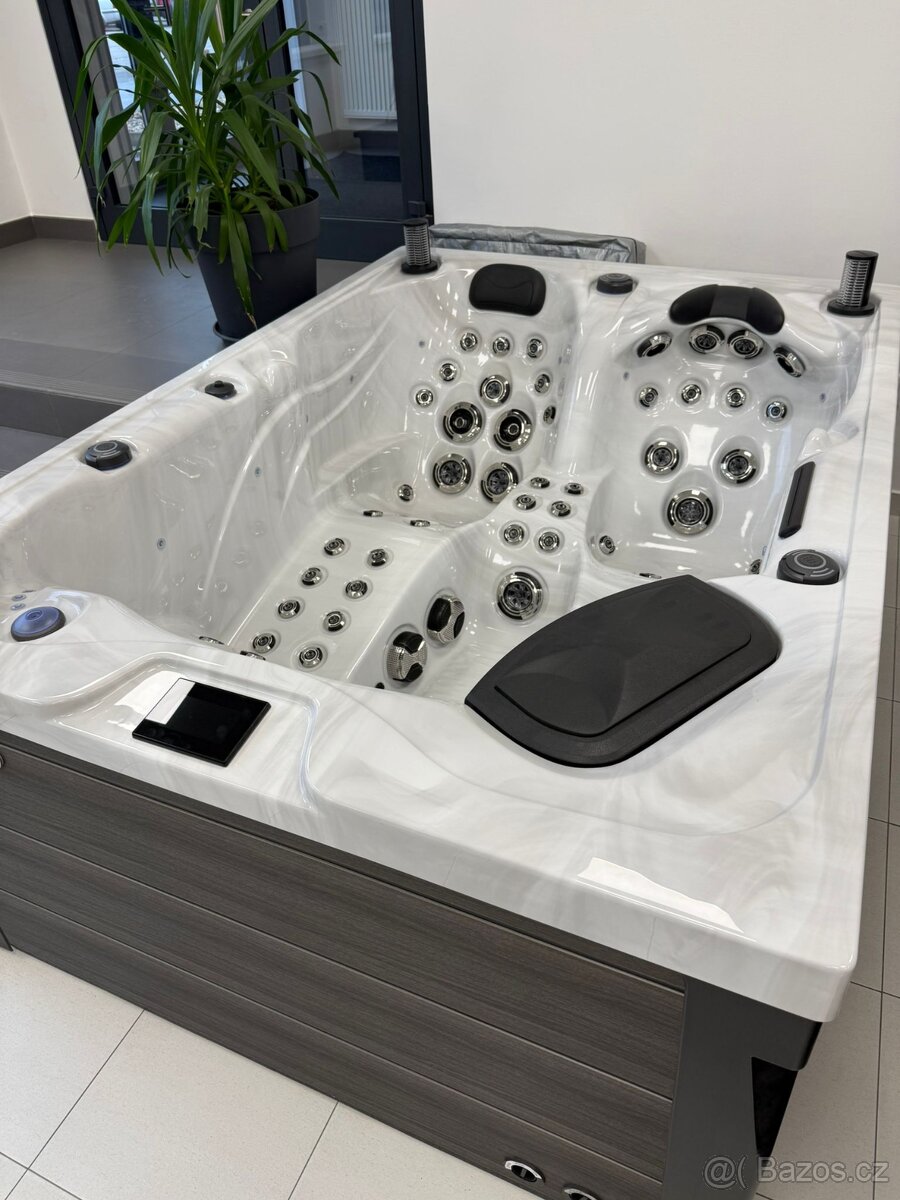 Vířivka Toronto - 3