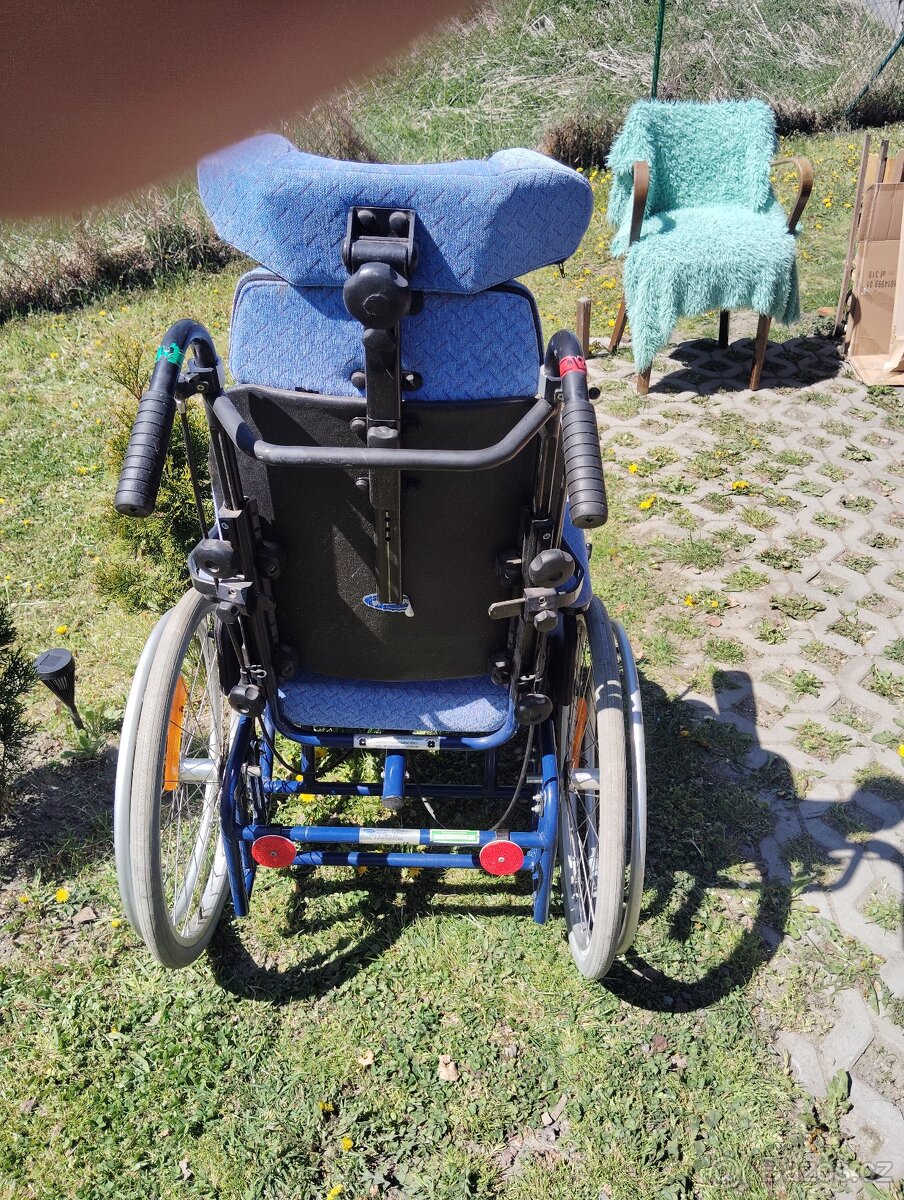 Invalidní vozík polstrovaný - 3