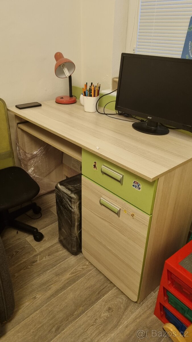 Psací/PC stůl se židlí - 3