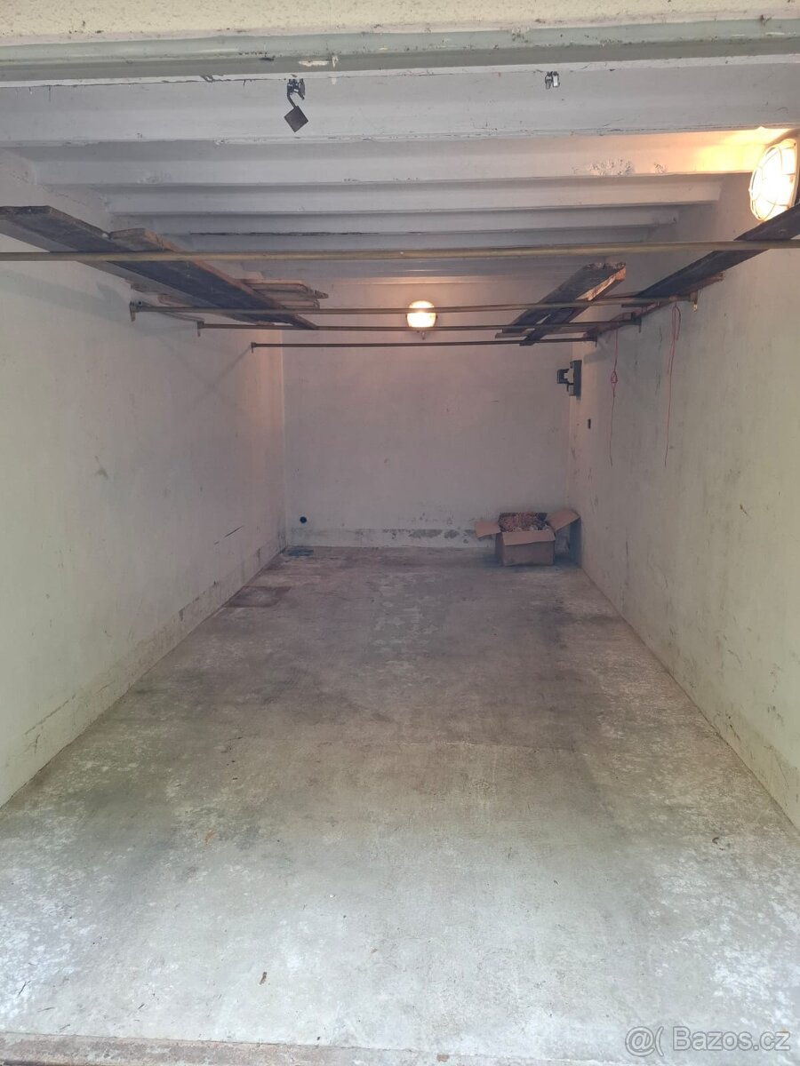 Řadová zděná garáž - 3