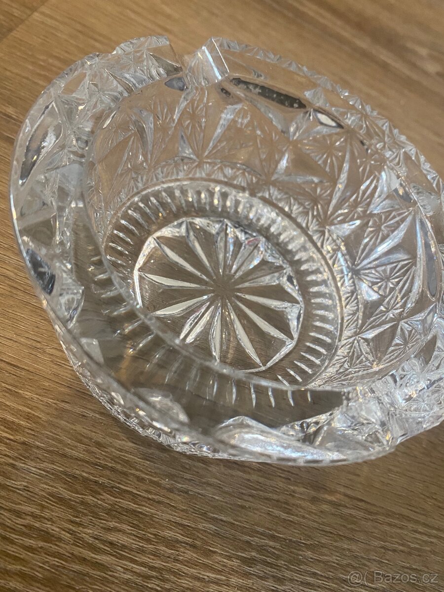 Popelník z broušeného skla - 3