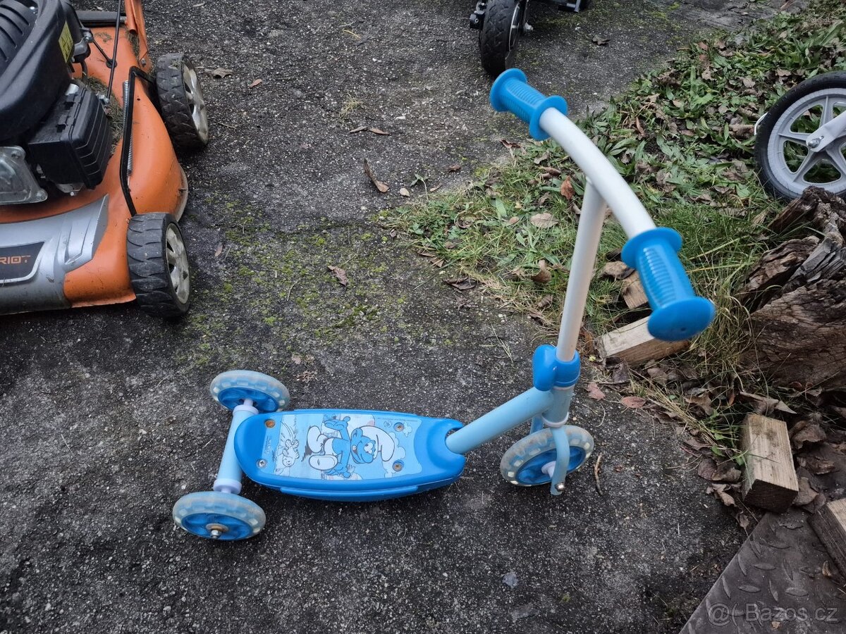 Dětská koloběžka s motivem Šmoulů - 3