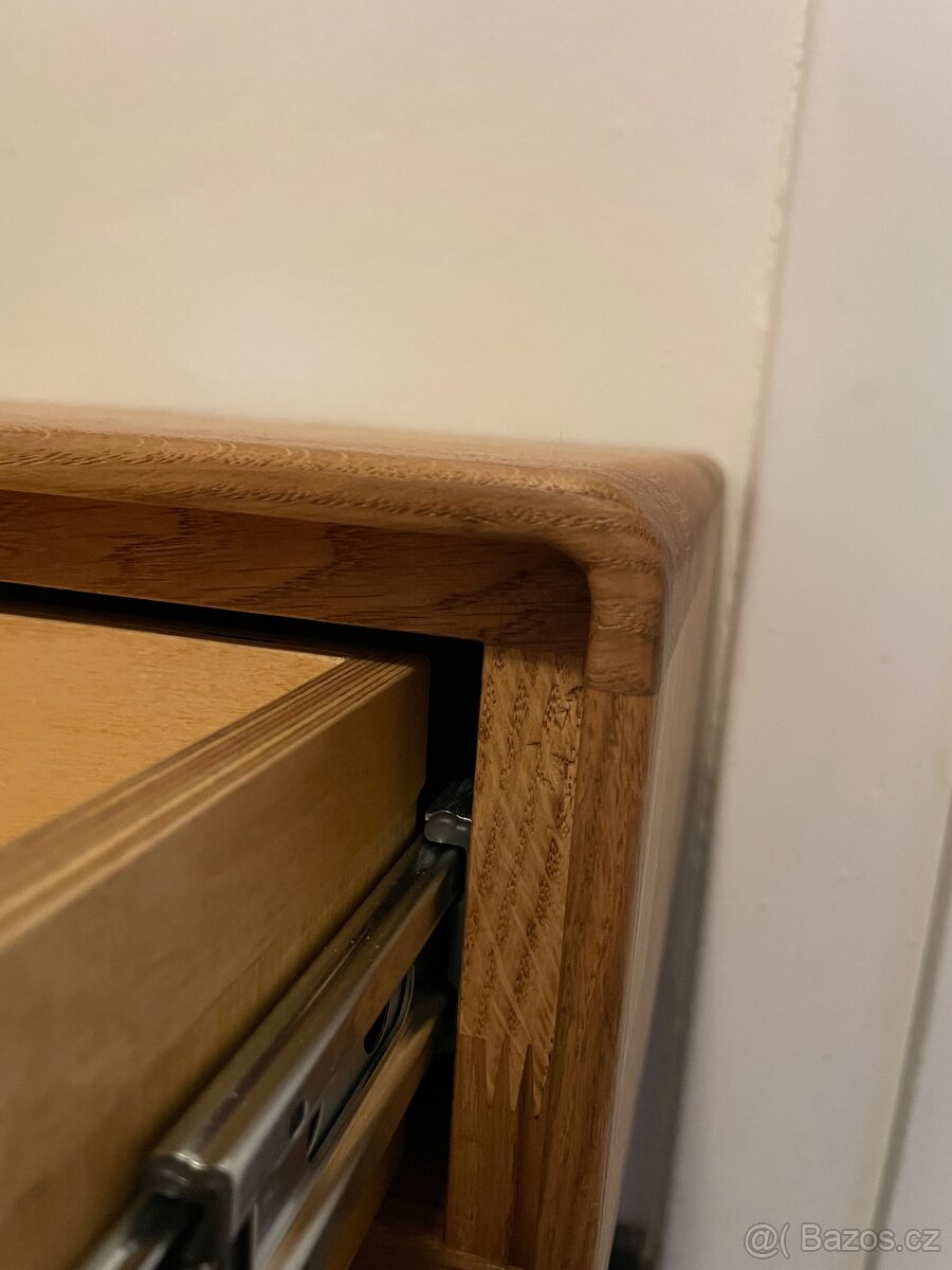 Dubový noční stolek - 3