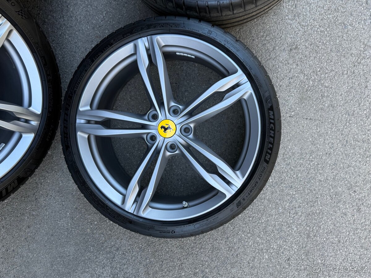 Ferrari GT4C Lusso kola - 3