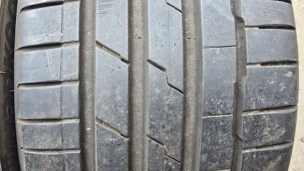 Letní pneu 235/35/19 Hankook - 3
