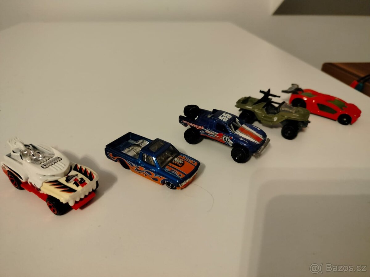 Auta Hotwheels - 3