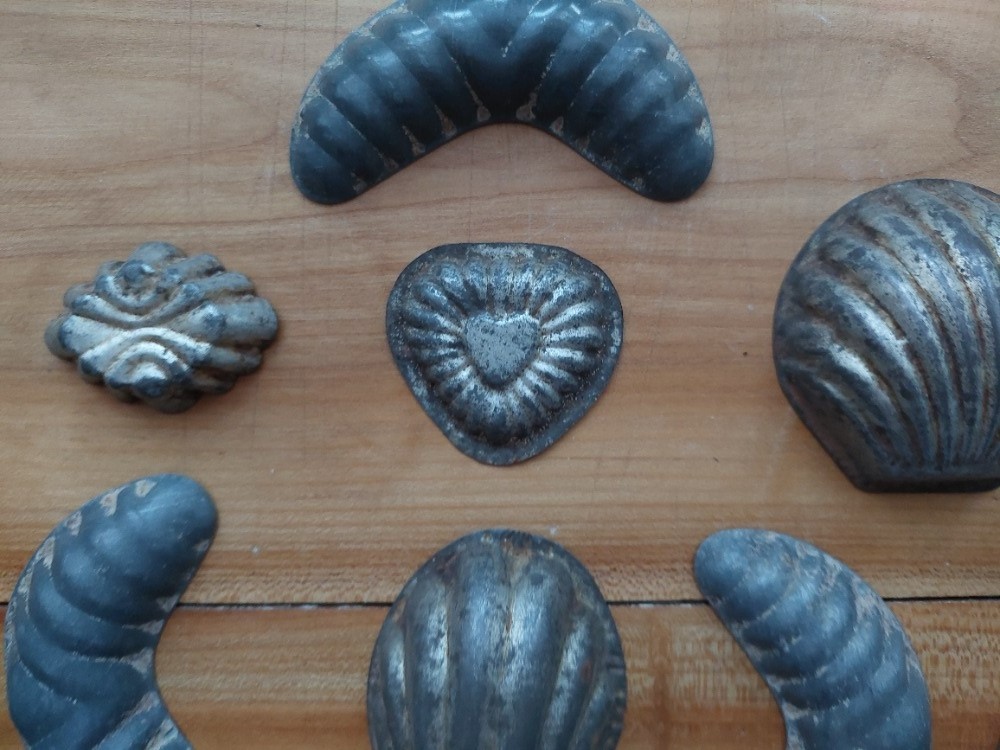 Stará secesní vykrajovátka na sušenky a formičky na cukroví - 3