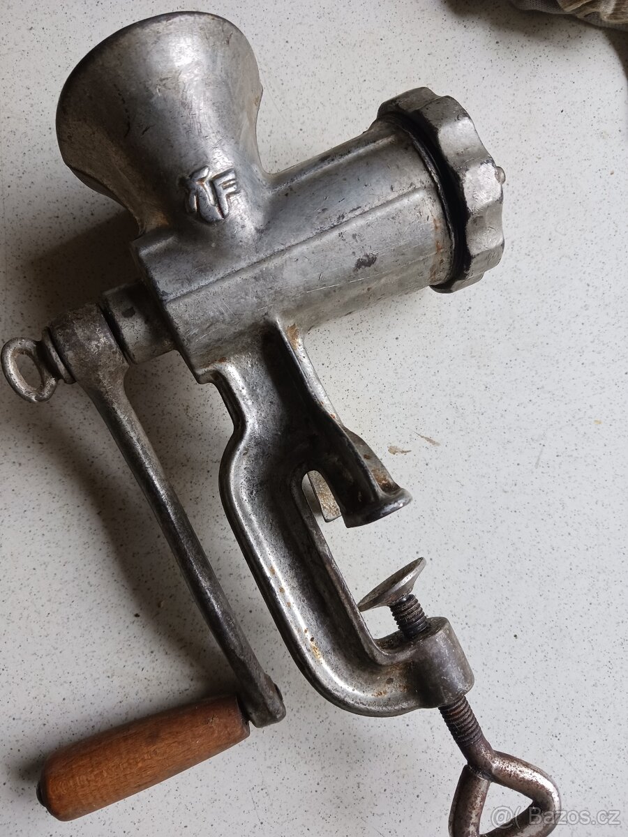 RUČNÍ MLÝNEK a různé náhradní díly na strojky - 3