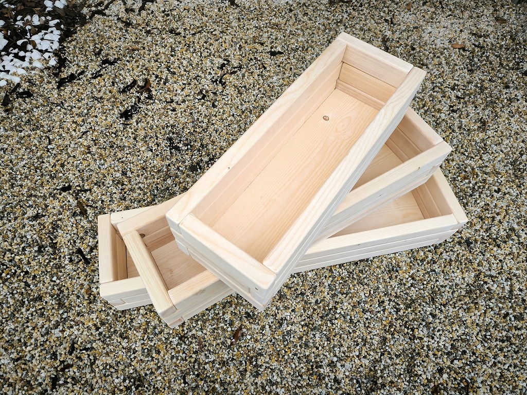 Truhlíky, květináče - 3