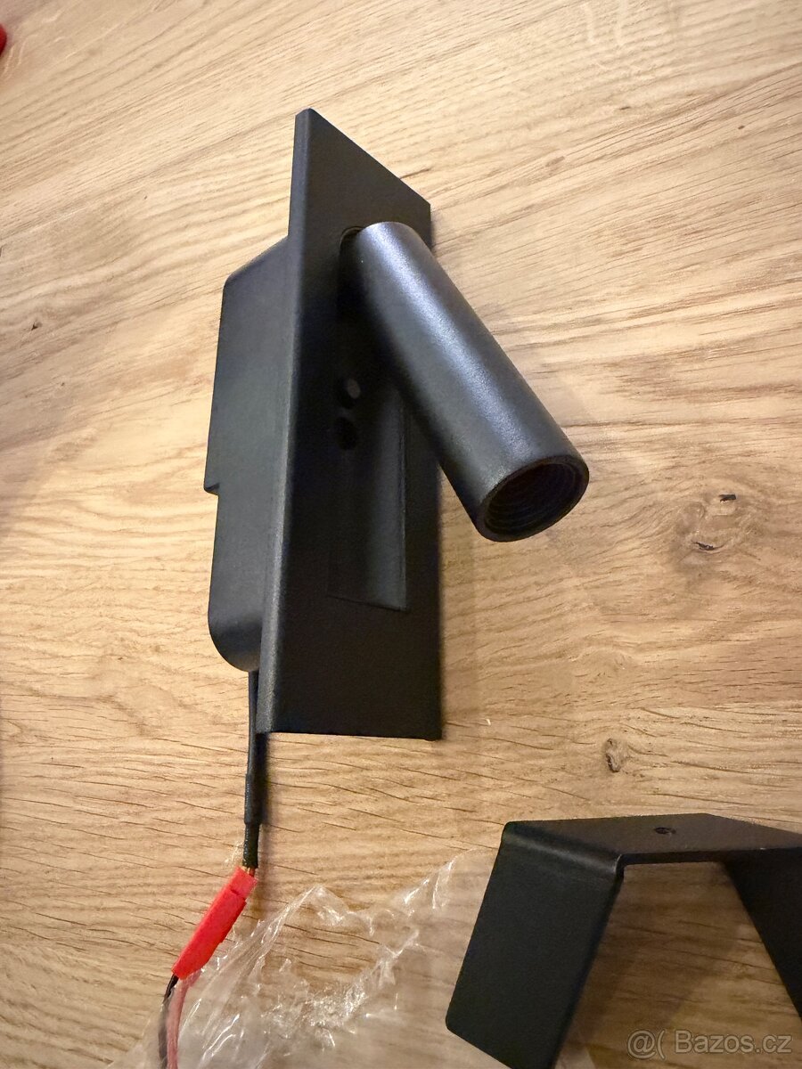 Čtecí nástěnná lampička do dutých stěn - 3