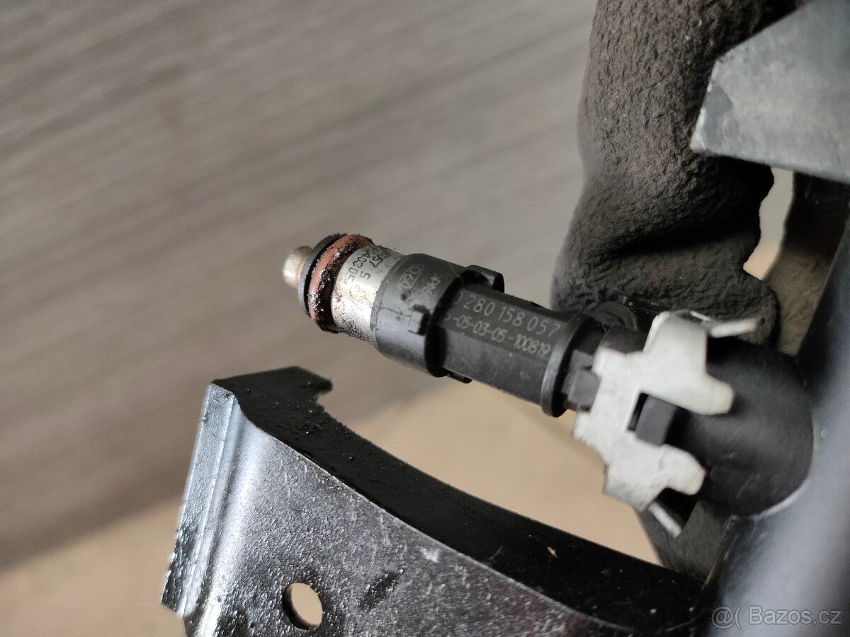 Díly z motoru - NFU - 1.6 16v 80kw - 3