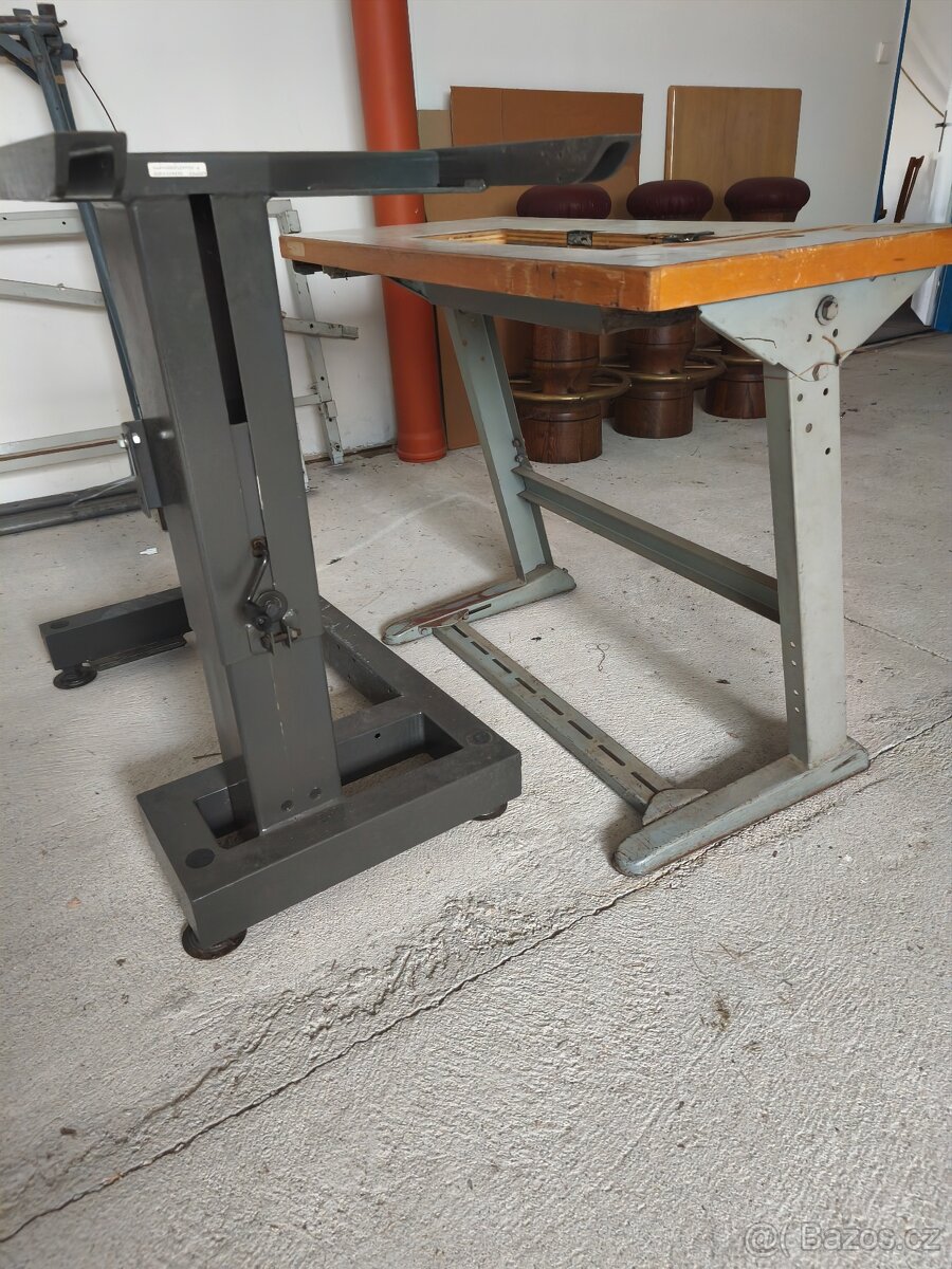 Podstavec pod šicí stroj - 3