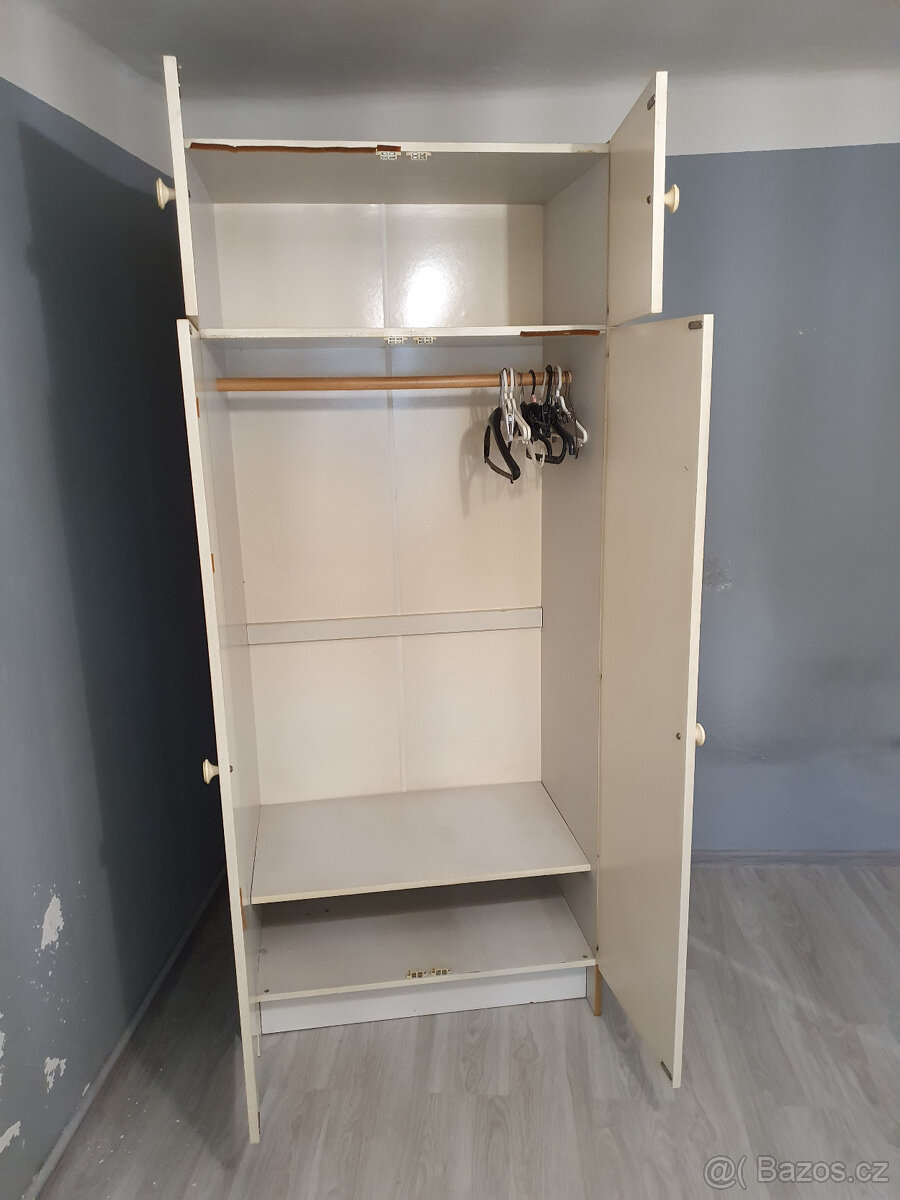 Bílá posuvná zrcadlová skříň - 3