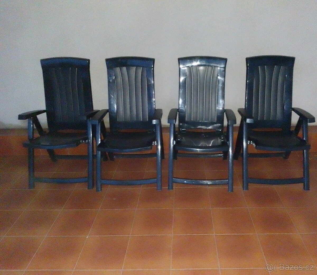 Stůl a 4 židle - 3
