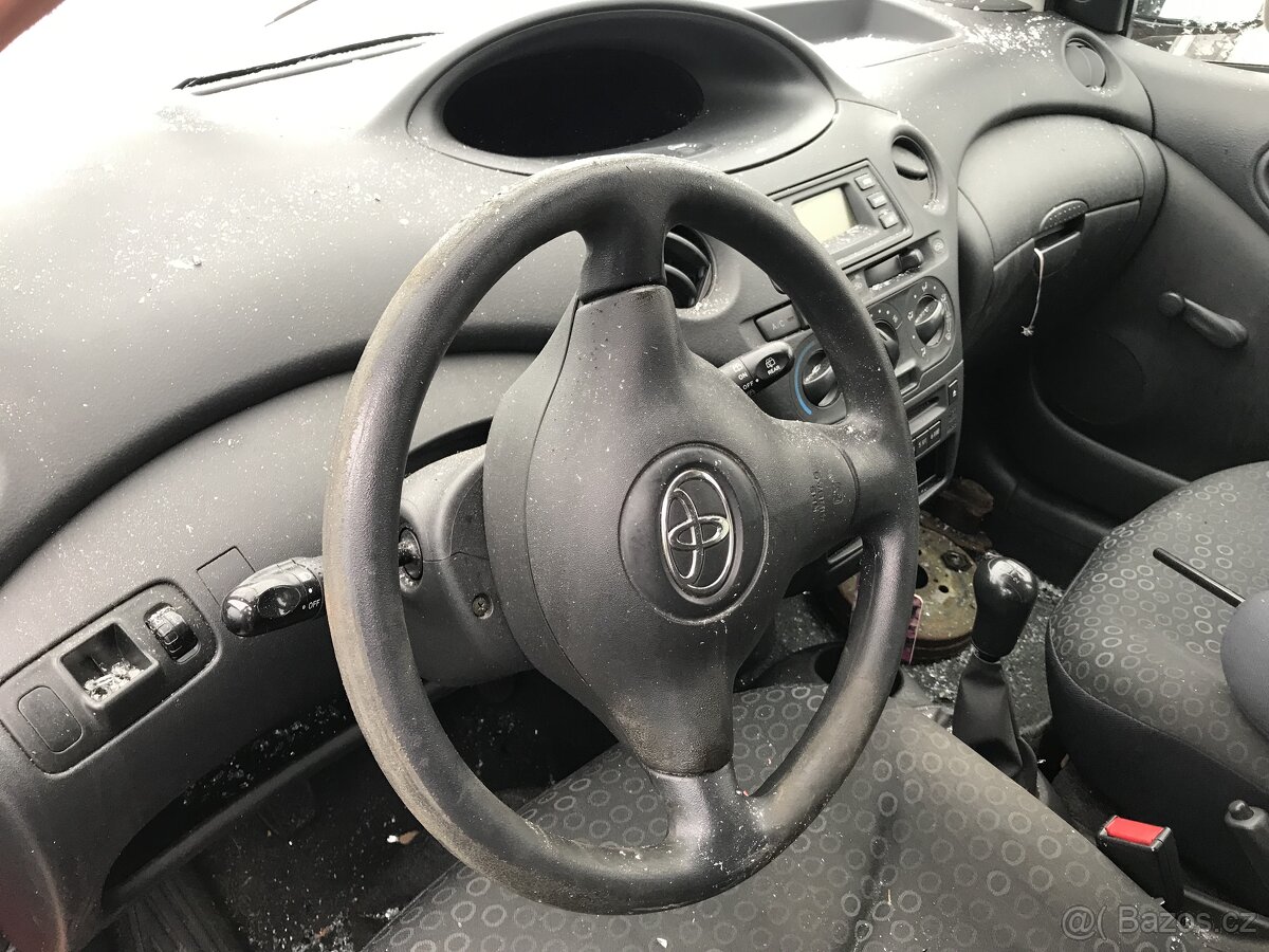 Toyota Yaris 1,0 VVT-i 2005 48kW - dily z vozu - 3