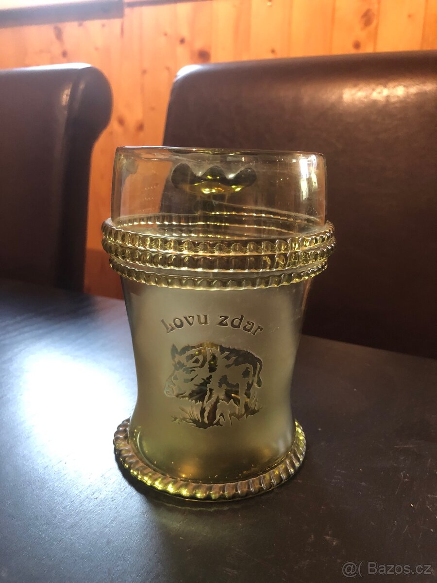 Zelené sklo s mysliveckým motivem - 3