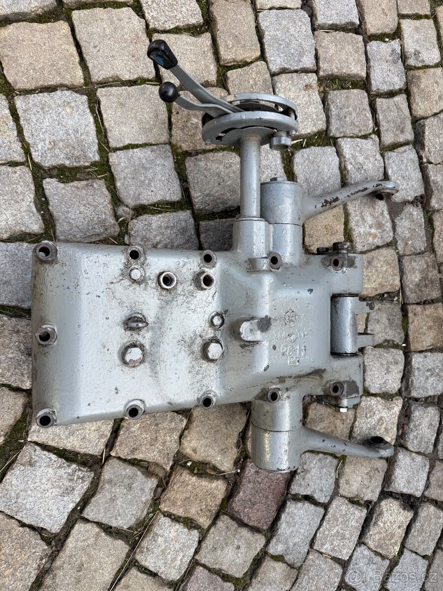 Víko hydrauliky - 3