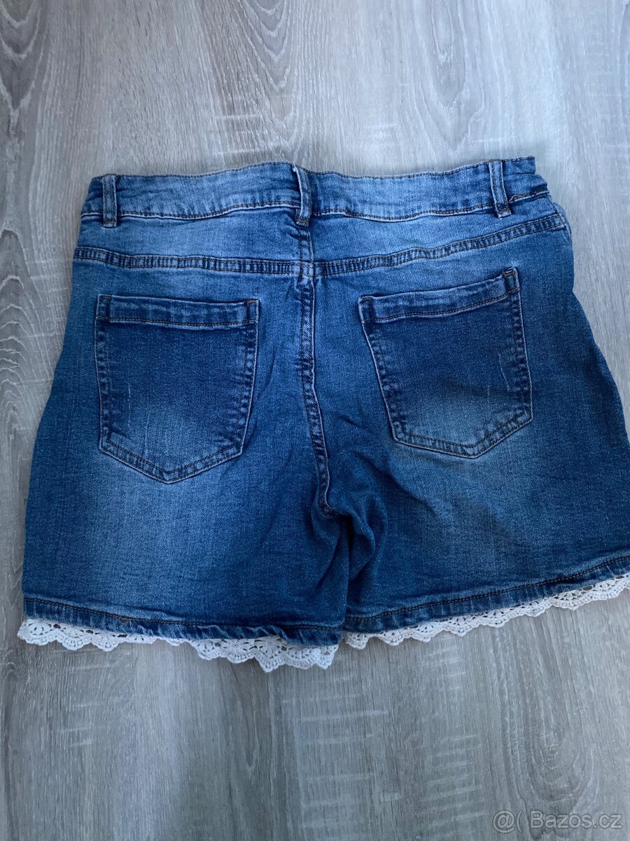 Džínové šortky s krajkou - 3