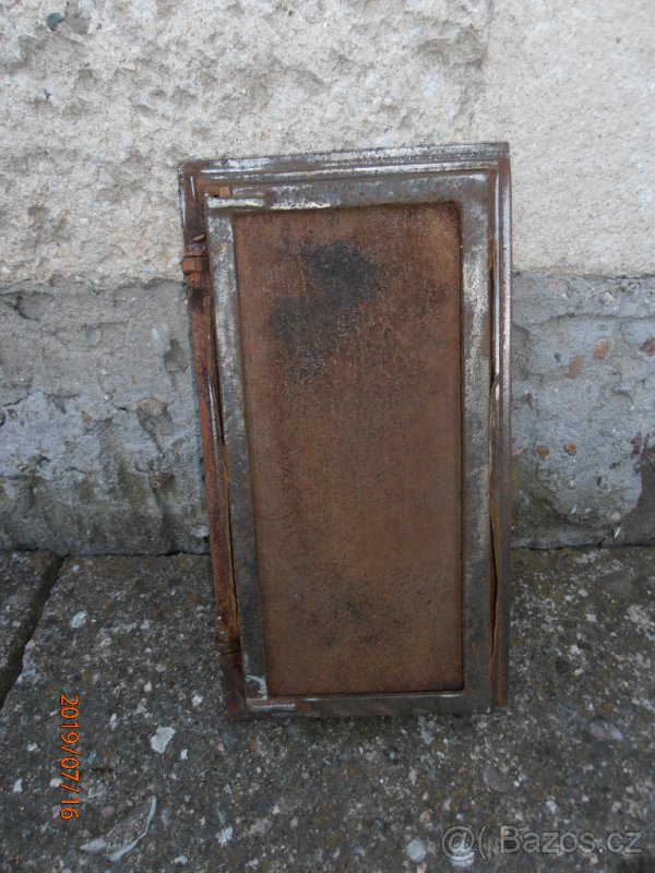 STAROŽITNÁ LITINOVÁ BRANKA DO KOMÍNA - 3