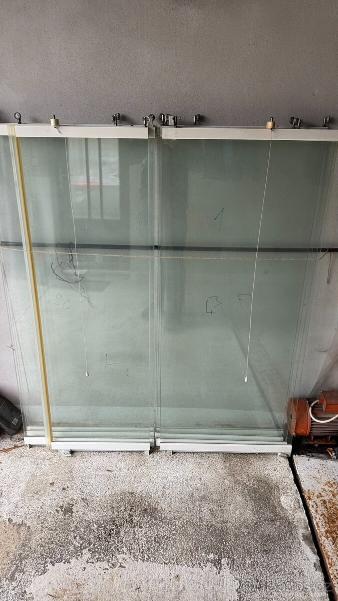 Otočný bezrámové zasklení balkonu - 3