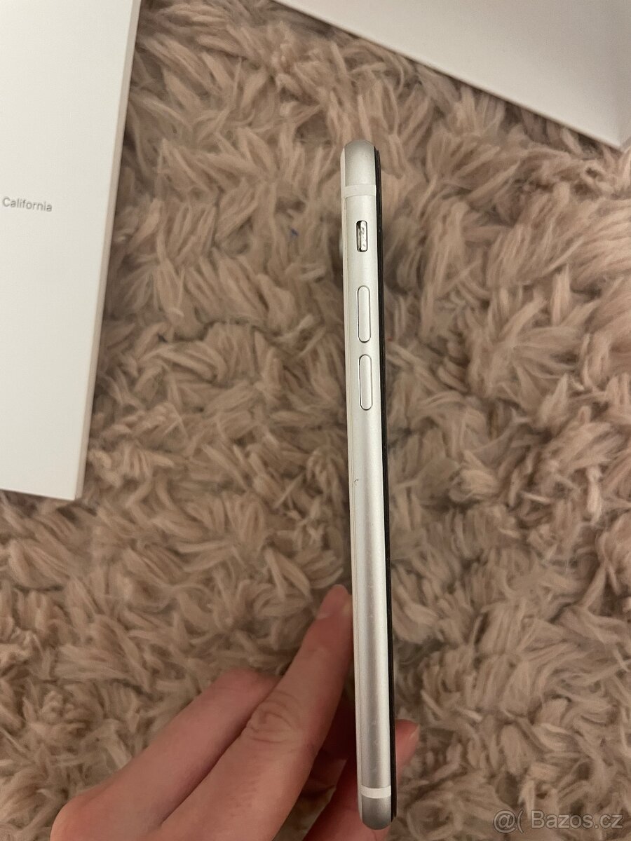 Apple iPhone SE 2020 128 GB bílý - 3