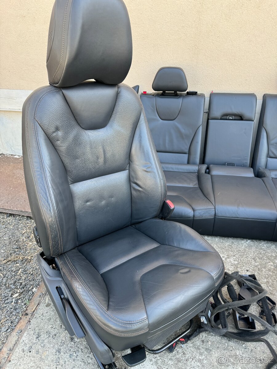 Sada sedaček Volvo XC60, černá kůže, LCD televize - 3