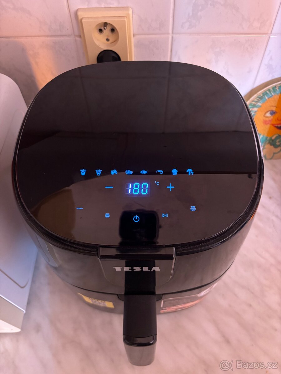 Horkovzdušná fritéza TESLA - 3