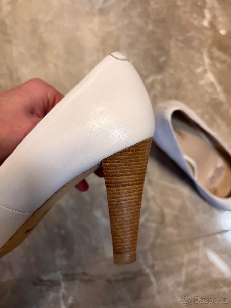 Bílé kožené lodičky, velikost 39 - 3