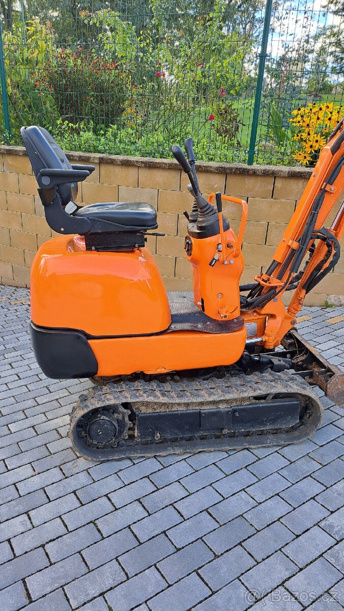 Minibagr Hitachi EX08 - 3