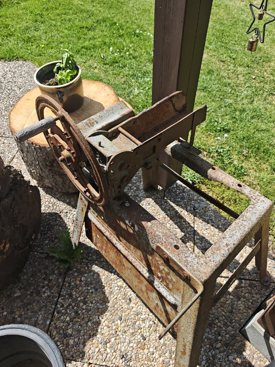 Řezačka muzejní kousek - 3