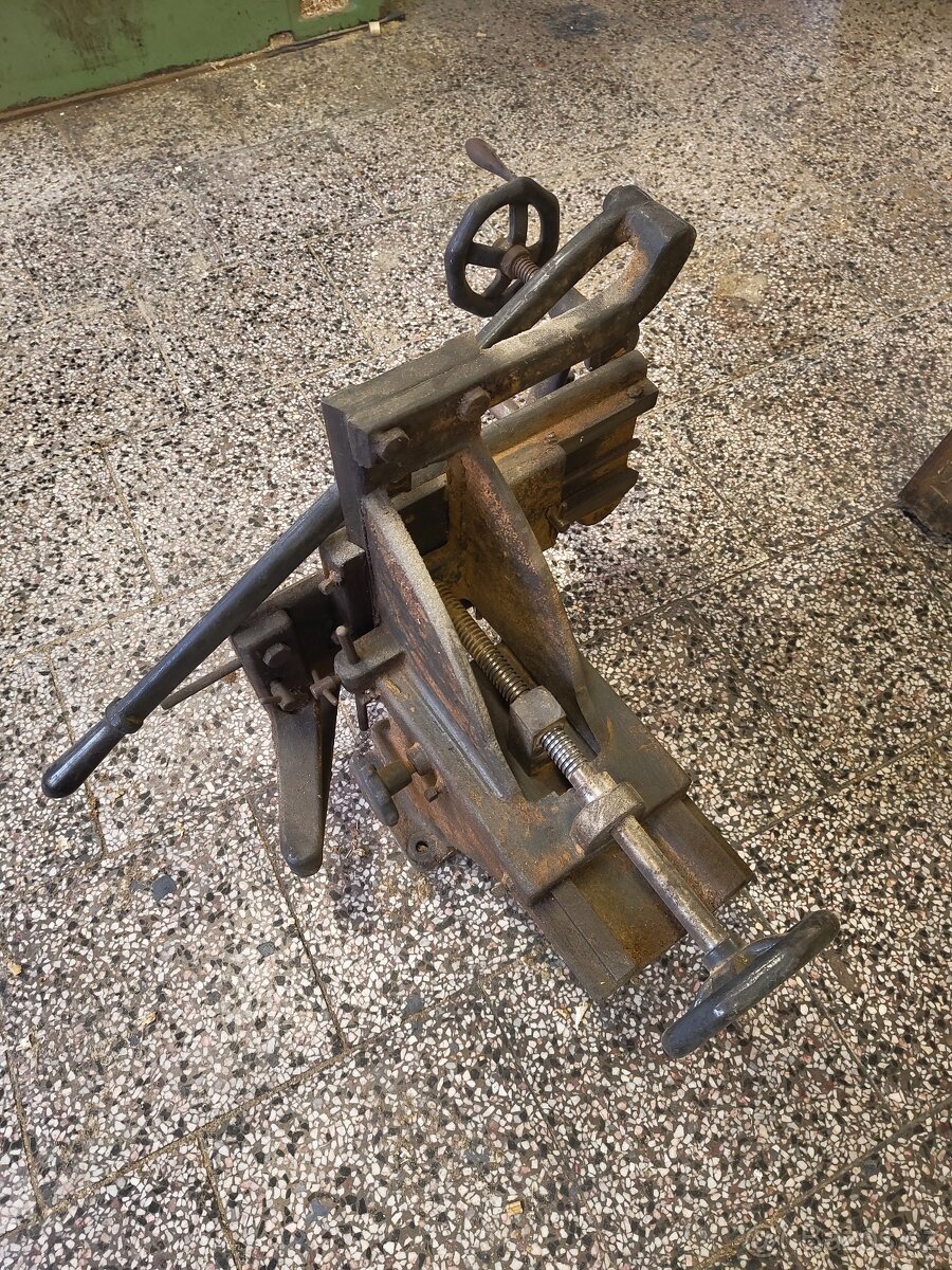Hoblovka s pilou a dlabačkou - 3