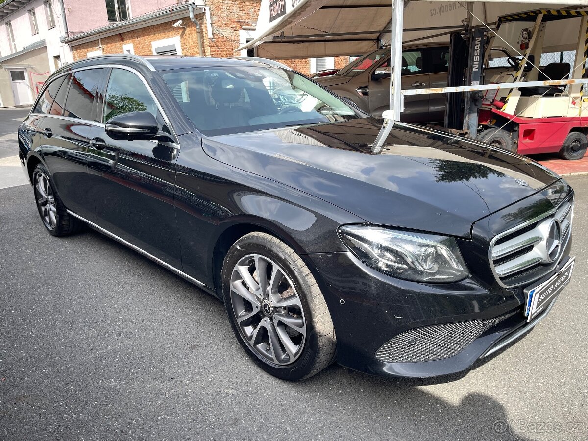 Prodám Mercedes E 220d 4Matic - 3