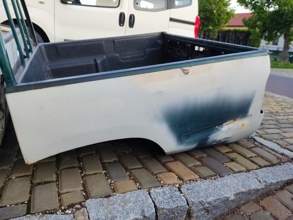 Toyota Hilux 2,4 TD. 66kw r.v 2000