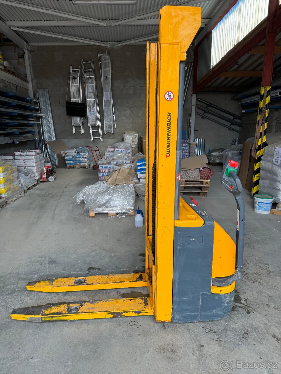 Elektrický vysokozdvižný paletový vozík Jungheinrich EJC10 - 3