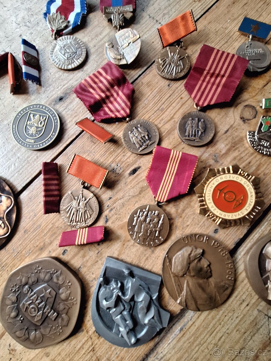 Rád medaile KSČ a další 19 ks - 3