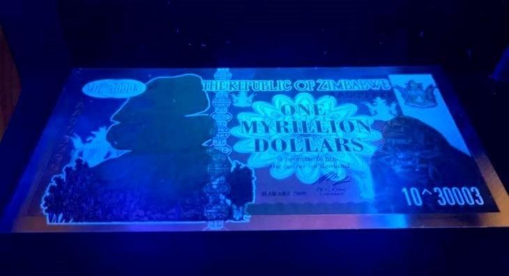 Zlatá investiční bankovka 24kt zlato - 999/1000 Váha 5,8g - 3