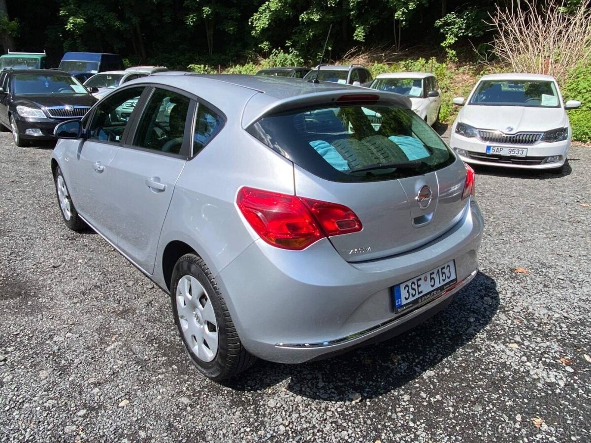 Opel Astra J 1.4i 74kW 1.majitel 78tkm 2015 STK 5/27 - 3