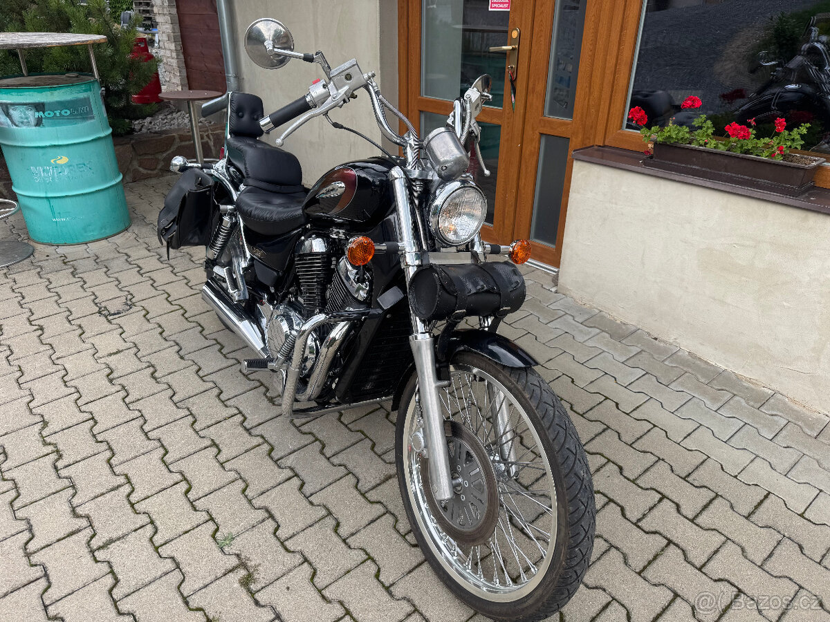 Suzuki VS 800 Intruder - 3