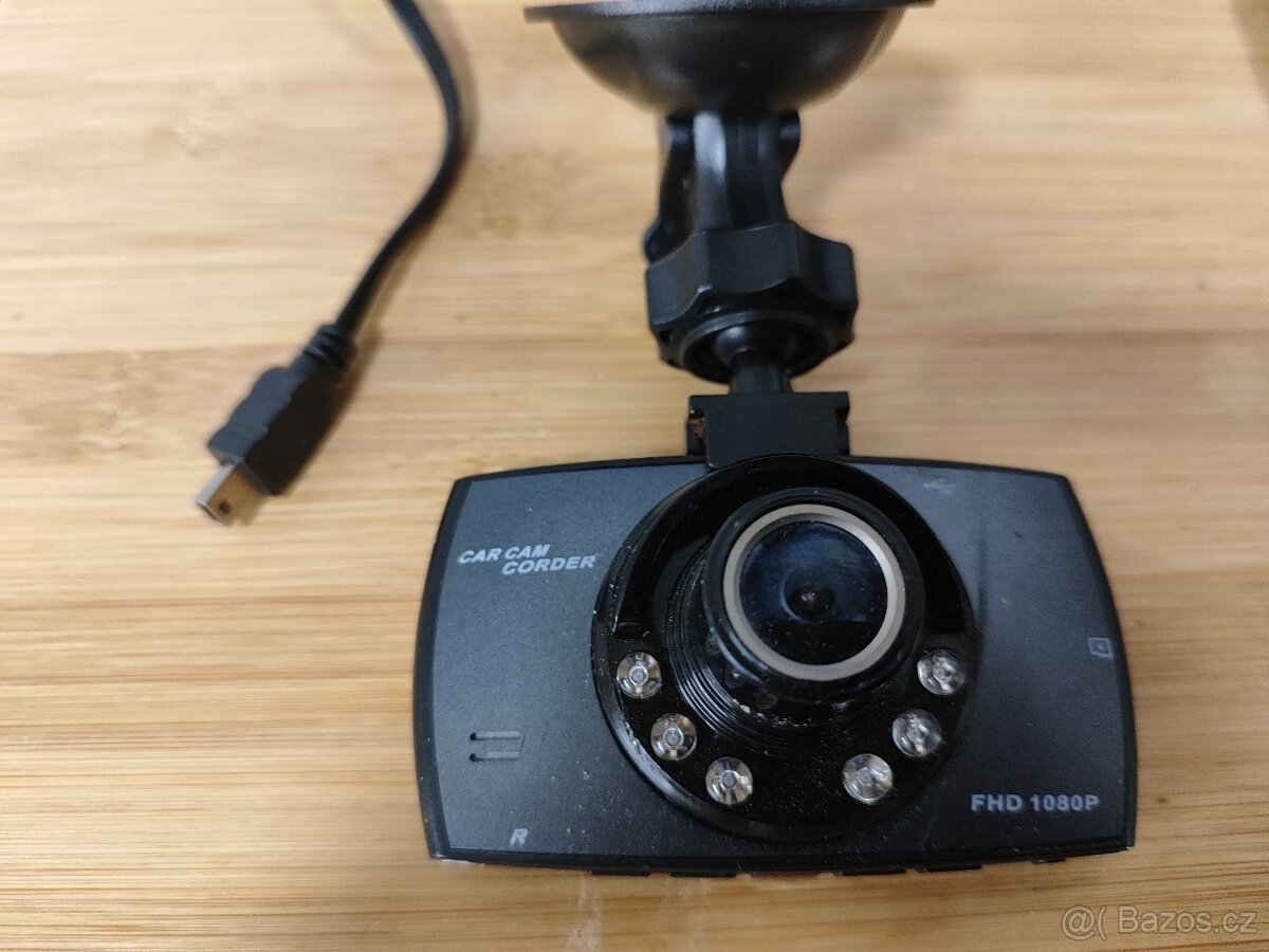 Palubní kamera do auta FullHD + 16 GB pamětová karta - 3