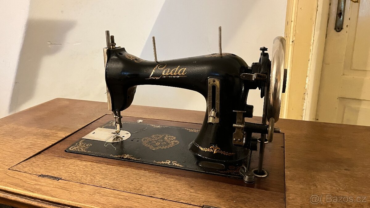 šicí stroj LADA - 3