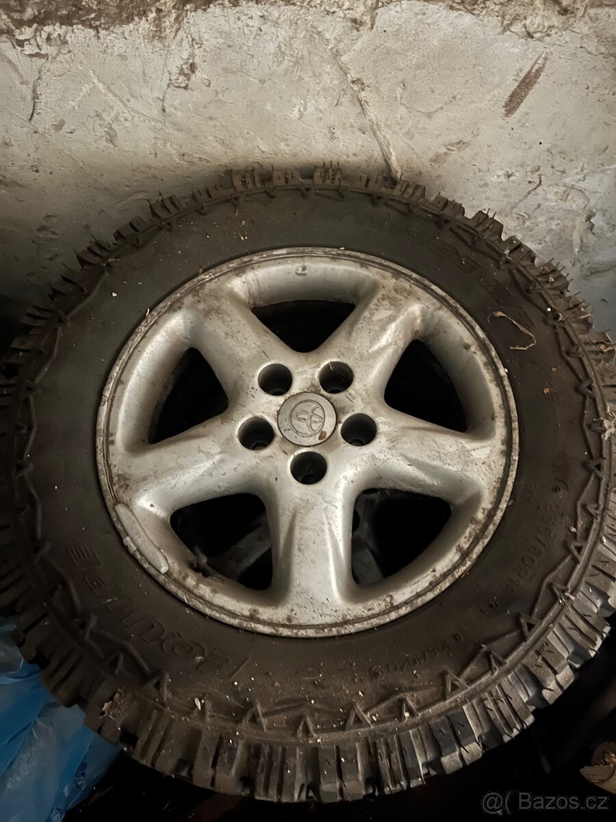 Pneu terénní o rozměrech 235/60 R16 - 3