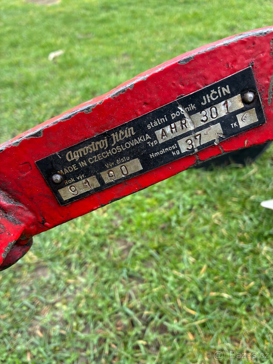 Hrobkovač AHR-301 - 3