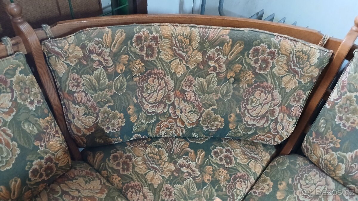 Masivní rohová lavice +2x židle + rozklád.stůl - 3